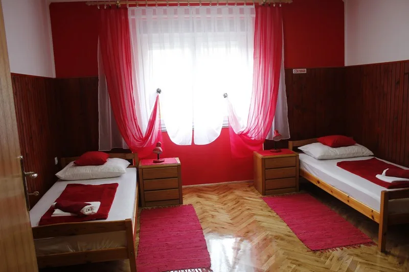 Soba s pojedinačnim krevetima u Apartmanu 1