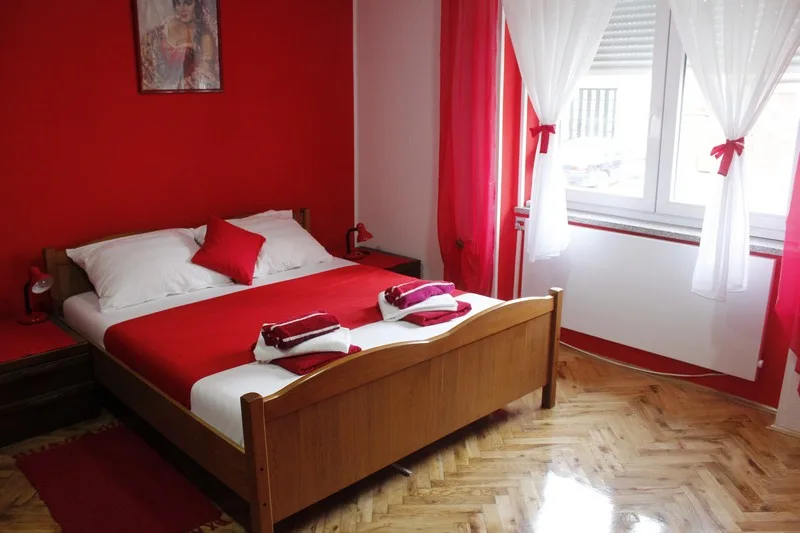 Soba s bračnim krevetom u Apartmanu 1